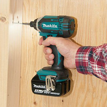 Makita akumulatorski udarni odvijač DTD152RMJ Makita akumulatorski udarni odvijač DTD152RMJ
