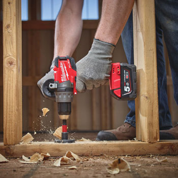 Milwaukee aku bušilica - odvijač 1/4” 18V M18 FPD-502XA + GRATIS pribor od 100 delova Milwaukee aku bušilica - odvijač 1/4” 18V M18 FPD-502XA + GRATIS pribor od 100 delova
