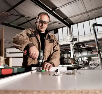 Metabo PowerMaxx BS Basic akumulatorska bušilica-odvijač 12 V, 34 Nm, 2x2,0 Ah 600984000 Metabo PowerMaxx BS Basic akumulatorska bušilica-odvijač 12 V, 34 Nm, 2x2,0 Ah 600984000