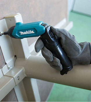 Makita akumulatorski odvijač DF001DW Makita akumulatorski odvijač DF001DW