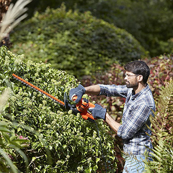 Black&Decker makaze za živu ogradu 420W 45cm BEHT201 Black&Decker makaze za živu ogradu 420W 45cm BEHT201