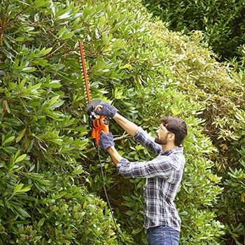 Black&Decker makaze za živu ogradu 420W 45cm BEHT201 Black&Decker makaze za živu ogradu 420W 45cm BEHT201