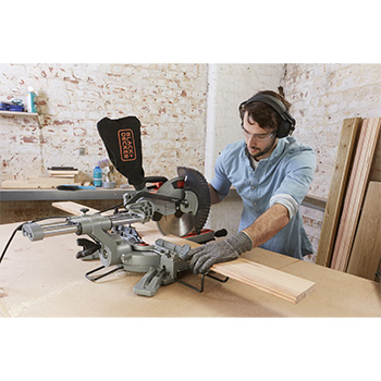 Black&Decker potezna testera 2100W 254mm BES710 Black&Decker potezna testera 2100W 254mm BES710