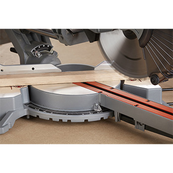 Black&Decker potezna testera 2100W 254mm BES710 Black&Decker potezna testera 2100W 254mm BES710