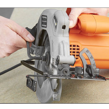 Black&Decker kružna testera 1250W - 66 MM + list testere CS1250LA Black&Decker kružna testera 1250W - 66 MM + list testere CS1250LA