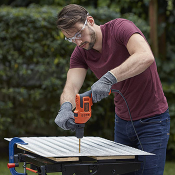 Black&Decker udarna bušilica 500W BEH200 Black&Decker udarna bušilica 500W BEH200