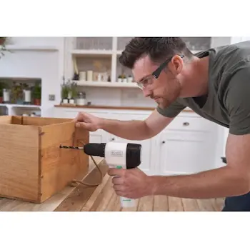 Black&Decker aku bušilica 12V REVDD12C-4