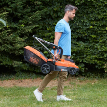 Black&Decker akumulatorska kosilica za travu 18V 2x2.5Ah BCMW3318L2 Black&Decker akumulatorska kosilica za travu 18V 2x2.5Ah BCMW3318L2