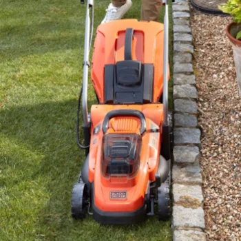 Black&Decker akumulatorska kosilica za travu 18V 2x2.5Ah BCMW3318L2-6