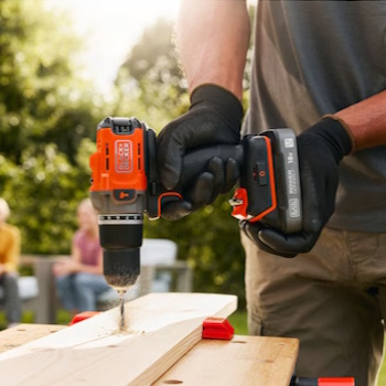 Black&Decker akumulatorska udarna bušilica 18V BCD383D2XK Black&Decker akumulatorska udarna bušilica 18V BCD383D2XK