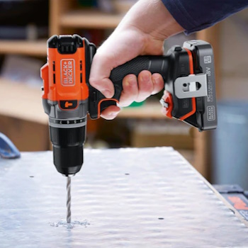 Black&Decker akumulatorska udarna bušilica 18V BCD383D2XK Black&Decker akumulatorska udarna bušilica 18V BCD383D2XK