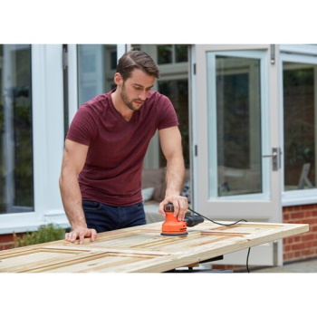 Black & Decker ekscentrična brusilica 230W BEW210 Black & Decker ekscentrična brusilica 230W BEW210
