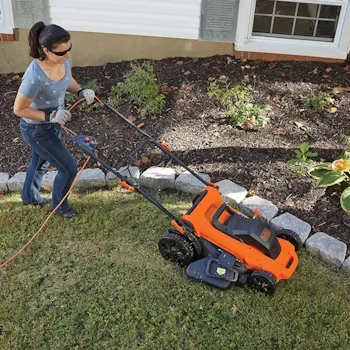 Black&Decker električna kosilica za travu 2000W LM2000-QS-3