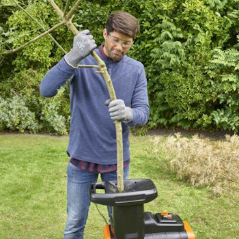 Black&Decker električna seckalica za grane 2800W BEGAS5800-QS Black&Decker električna seckalica za grane 2800W BEGAS5800-QS