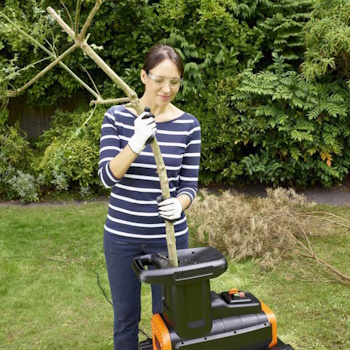 Black&Decker električna seckalica za grane 2800W BEGAS5800-QS Black&Decker električna seckalica za grane 2800W BEGAS5800-QS