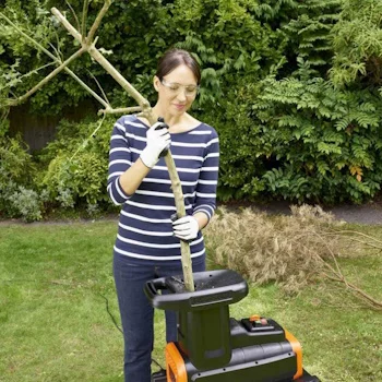 Black&Decker električna seckalica za grane 2800W BEGAS5800-QS-3