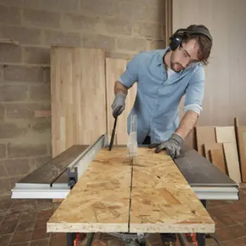 Black&Decker stacionarna kružna testera/ger 1800W 254mm BES720-3