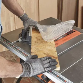 Black&Decker stacionarna kružna testera/ger 1800W 254mm BES720-6