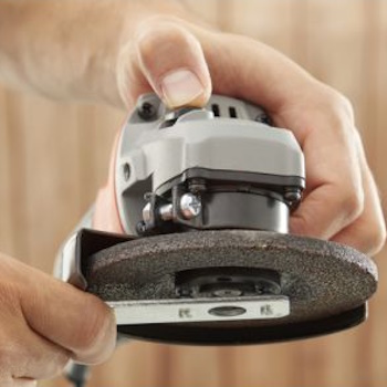 Black&Decker ugaona brusilica 710W BEG010-QS Black&Decker ugaona brusilica 710W BEG010-QS