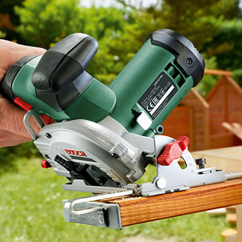 Bosch akumulatorska kružna testera UniversalCirc 12 06033C7002 Bosch akumulatorska kružna testera UniversalCirc 12 06033C7002