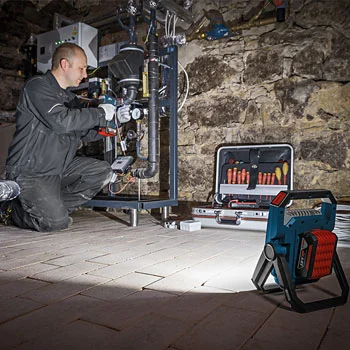 Bosch akumulatorska lampa GLI 18V-1900 Professional 0601446400 Bosch akumulatorska lampa GLI 18V-1900 Professional 0601446400