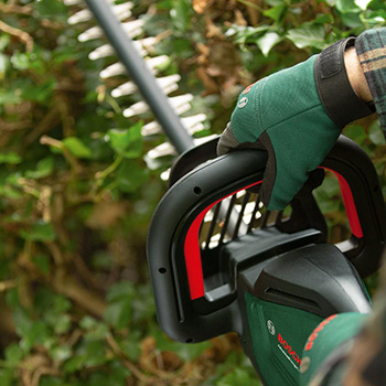 Bosch akumulatorske makaze za živu ogradu AdvancedHedgeCut 36V-65-28 sa 36V 2.0 Ah akumulatorom i punjačem 060084A300 Bosch akumulatorske makaze za živu ogradu AdvancedHedgeCut 36V-65-28 sa 36V 2.0 Ah akumulatorom i punjačem 060084A300