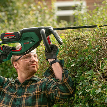 Bosch akumulatorske makaze za živu ogradu AdvancedHedgeCut 36V-65-28 sa 36V 2.0 Ah akumulatorom i punjačem 060084A300 Bosch akumulatorske makaze za živu ogradu AdvancedHedgeCut 36V-65-28 sa 36V 2.0 Ah akumulatorom i punjačem 060084A300