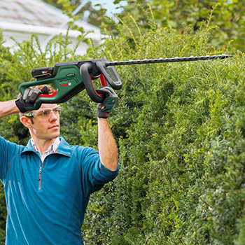 Bosch akumulatorske makaze za živu ogradu UniversalHedgeCut 18V-50 Solo 0600849K00 Bosch akumulatorske makaze za živu ogradu UniversalHedgeCut 18V-50 Solo 0600849K00