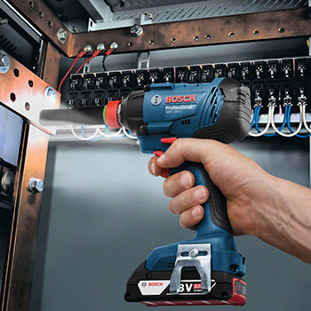 Bosch akumulatorski udarni odvrtač GDX 180-Li Professional, 2×2.0 Ah, punjač, kofer 06019G5223 Bosch akumulatorski udarni odvrtač GDX 180-Li Professional, 2×2.0 Ah, punjač, kofer 06019G5223