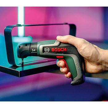 Bosch akumulatorski odvrtač IXO 7 sa 2 nastavka + 10-delni set bitova 06039E0021 Bosch akumulatorski odvrtač IXO 7 sa 2 nastavka + 10-delni set bitova 06039E0021
