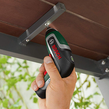 Bosch akumulatorski odvrtač IXO 7 sa 2 nastavka + 10-delni set bitova 06039E0021 Bosch akumulatorski odvrtač IXO 7 sa 2 nastavka + 10-delni set bitova 06039E0021