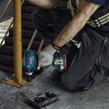 Bosch set akumulatorskih alata - akumulatorski udarni odvrtač GDS 18V-400 Professional + akumulatorska bušilica-odvrtač GSB 18V-50 Professional 06019K0003 Bosch set akumulatorskih alata - akumulatorski udarni odvrtač GDS 18V-400 Professional + akumulatorska bušilica-odvrtač GSB 18V-50 Professional 06019K0003