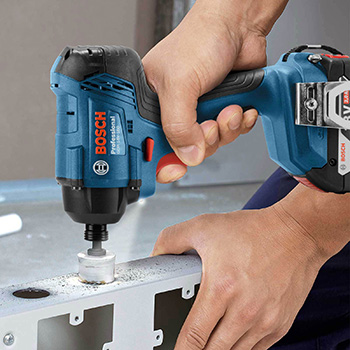 Bosch set akumulatorskih alata - akumulatorska bušilica-odvrtač GSR 180-LI Professional + akumulatorski udarni odvrtač GDR 18V-160 Professional 0615990M8J Bosch set akumulatorskih alata - akumulatorska bušilica-odvrtač GSR 180-LI Professional + akumulatorski udarni odvrtač GDR 18V-160 Professional 0615990M8J