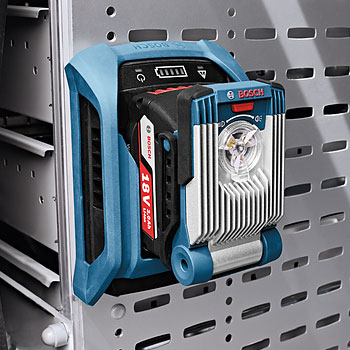 Bosch početni set Auto-set Wireless Charging GAL 1830 W-DC + 1 x GBA 18V 4,0 Ah MW-C Professional 1600A00C49 Bosch početni set Auto-set Wireless Charging GAL 1830 W-DC + 1 x GBA 18V 4,0 Ah MW-C Professional 1600A00C49