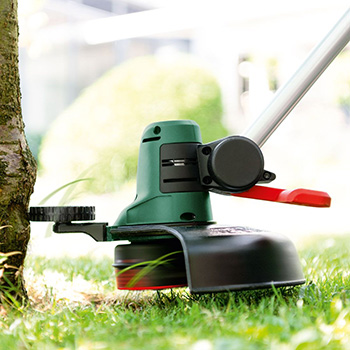 Bosch akumulatorski trimer UniversalGrassCut 18V-26 Solo 06008C1D04 Bosch akumulatorski trimer UniversalGrassCut 18V-26 Solo 06008C1D04