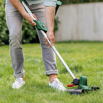 Bosch akumulatorski trimer UniversalGrassCut 18V-26 Solo 06008C1D04 Bosch akumulatorski trimer UniversalGrassCut 18V-26 Solo 06008C1D04