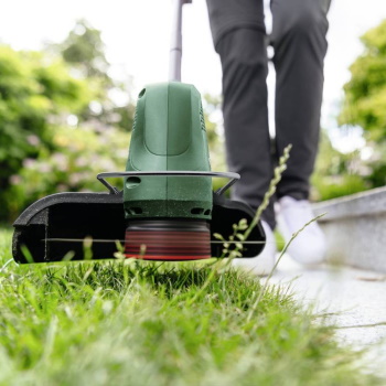 Bosch akumulatorski trimer za travu EasyGrassCut 18-26 1×2.5 Ah 26cm 06008C1C03 Bosch akumulatorski trimer za travu EasyGrassCut 18-26 1×2.5 Ah 26cm 06008C1C03