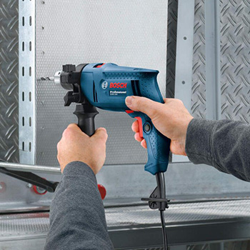 Bosch vibraciona bušilica GSB 550 Professional + 41-delni set pribora 06011A1003 Bosch vibraciona bušilica GSB 550 Professional + 41-delni set pribora 06011A1003