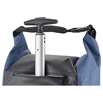 B&W International torba B3 za nošenje na biciklu plava 96400/jeans B&W International torba B3 za nošenje na biciklu plava 96400/jeans