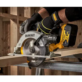 DeWalt aku cirkular 18V XR DCS565N-XJ DeWalt aku cirkular 18V XR DCS565N-XJ