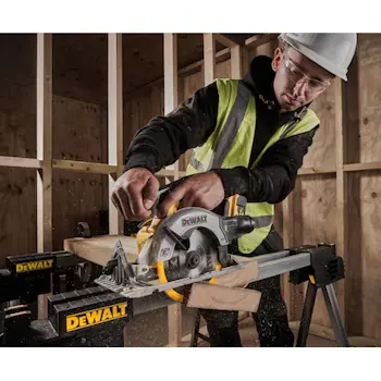 DeWalt aku cirkular 18V XR DCS565N-XJ DeWalt aku cirkular 18V XR DCS565N-XJ