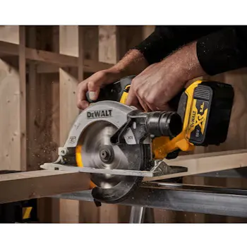 DeWalt aku cirkular 18V XR DCS565N-XJ DeWalt aku cirkular 18V XR DCS565N-XJ