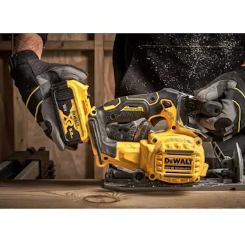 DeWalt aku cirkular 18V XR DCS565N-XJ DeWalt aku cirkular 18V XR DCS565N-XJ