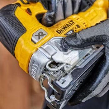 DeWalt akumulatorska ubodna testera Solo 18V XR DCS334NT-6