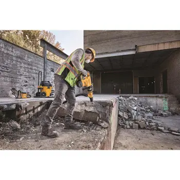 DeWalt elektro-pneumatski čekić za štemovanje SDS-Max 1350W D25832K DeWalt elektro-pneumatski čekić za štemovanje SDS-Max 1350W D25832K