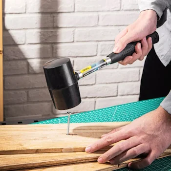 Deli gumeni čekić crni 450g EDL5616 Deli gumeni čekić crni 450g EDL5616