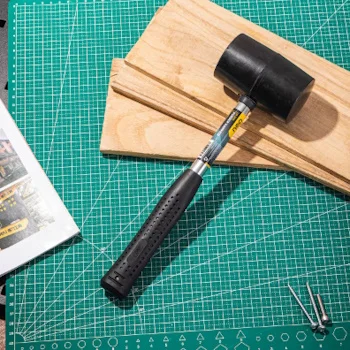 Deli gumeni čekić crni 450g EDL5616 Deli gumeni čekić crni 450g EDL5616