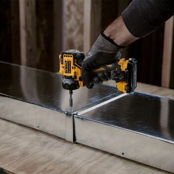 DeWalt akumulatorska bušilica odvijač 12V XR Multi-Head sa 2 baterije 3Ah DCD703L2T DeWalt akumulatorska bušilica odvijač 12V XR Multi-Head sa 2 baterije 3Ah DCD703L2T