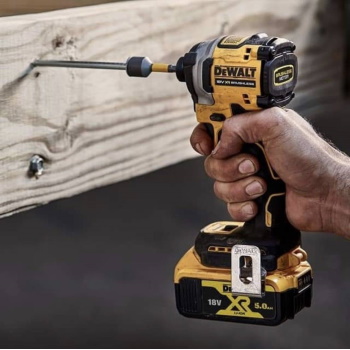  DeWalt aku udarni odvijač 2x2.0Ah  205Nm DCF850D2T-4