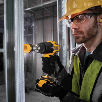 DeWalt aku udarna bušilica 18V XR 2x3.0Ah DCD709L2T-4